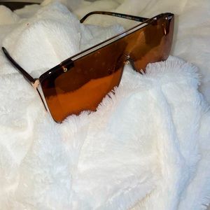 Quay Australia sunnies!